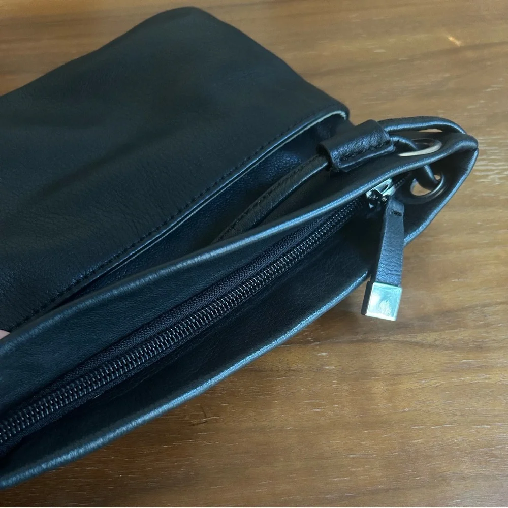 Margot Kari Leather Crossbody Bag | black